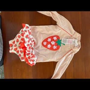 Mini Boden toddler swim suit 🍓
